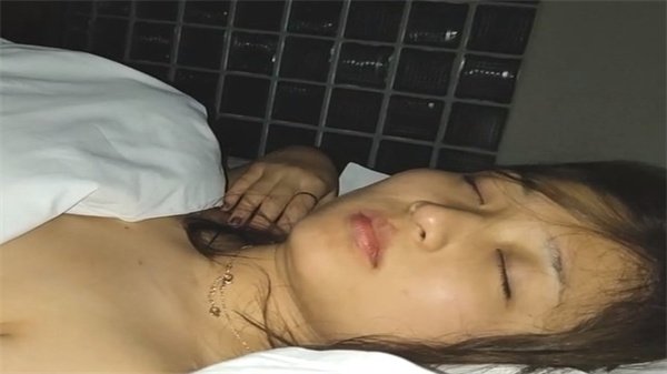 [啪啪流出]胡子哥真实直约清纯女大学生 嫩穴多汁肏出水 年轻肉体啪啪实录