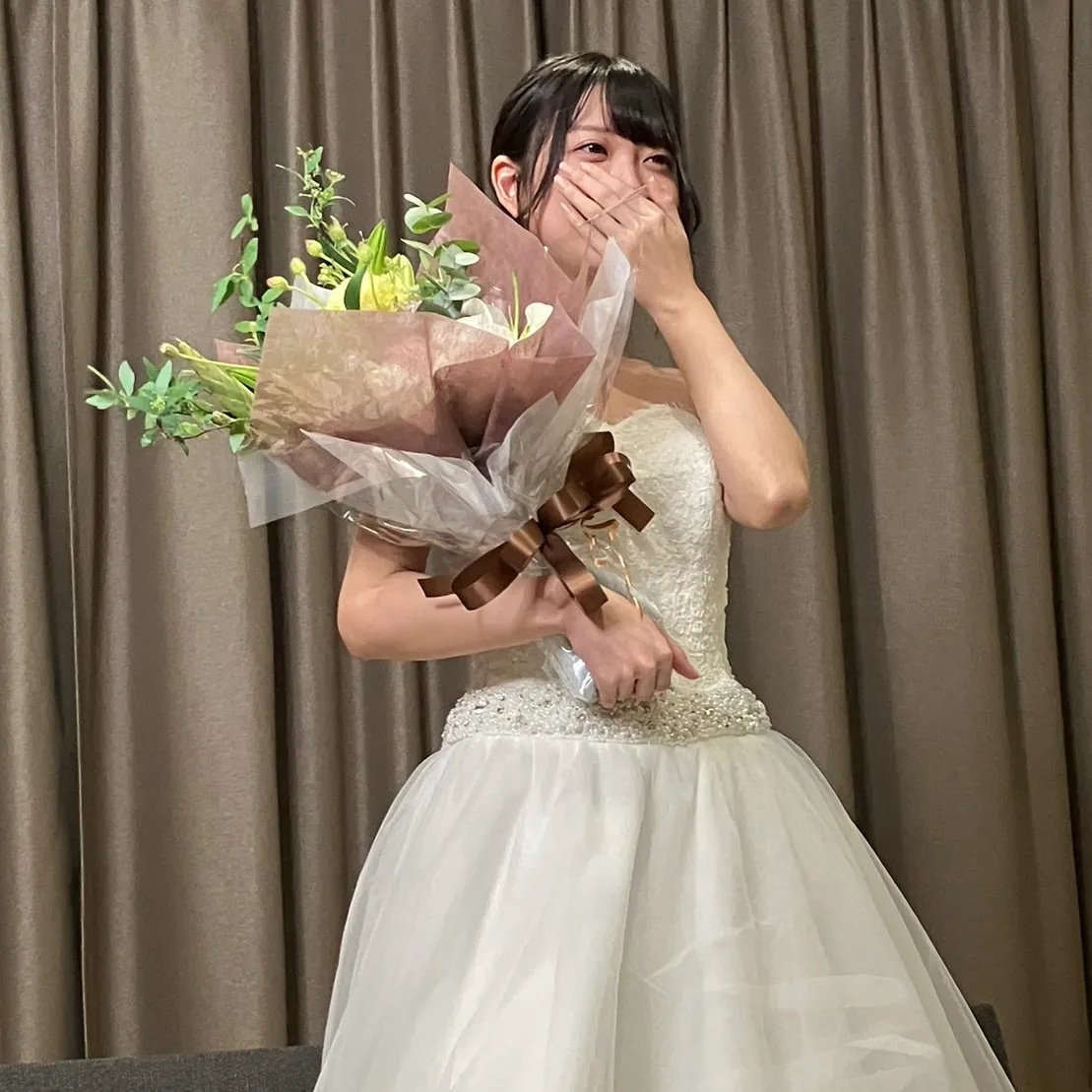 [终于开始贩卖]惠理佳泪下的毕业婚礼！在粉丝感谢祭的个人摄影会上挑战奖励！附有写真集的先行销售版！-cd5