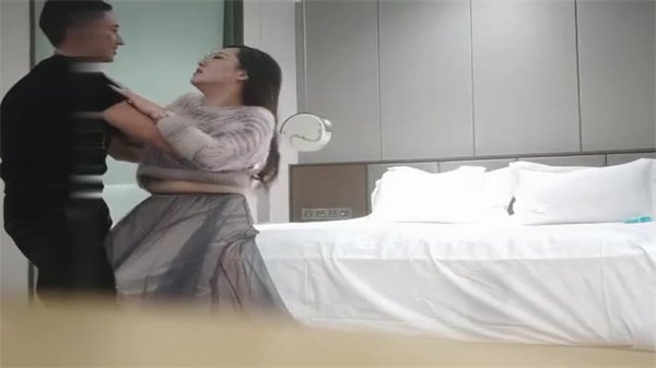 利哥眼镜人妻：乍看以为是语文老师，实则欲火难耐的诱惑之夜