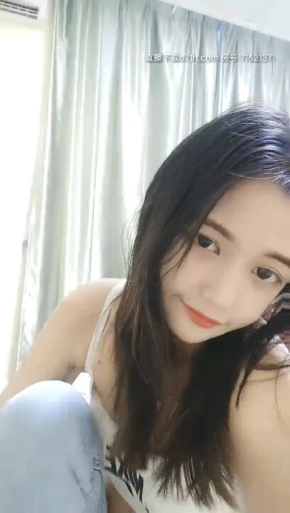 主播福利年小學妹高顏值長相清純妹子啪啪，口交舔弄騎乘特寫抽插大力猛操